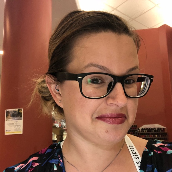 Meet your Posher, Ashlie - Picture 2 of 3